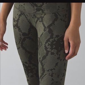 Lululemon Wunder Unders - Sz 4